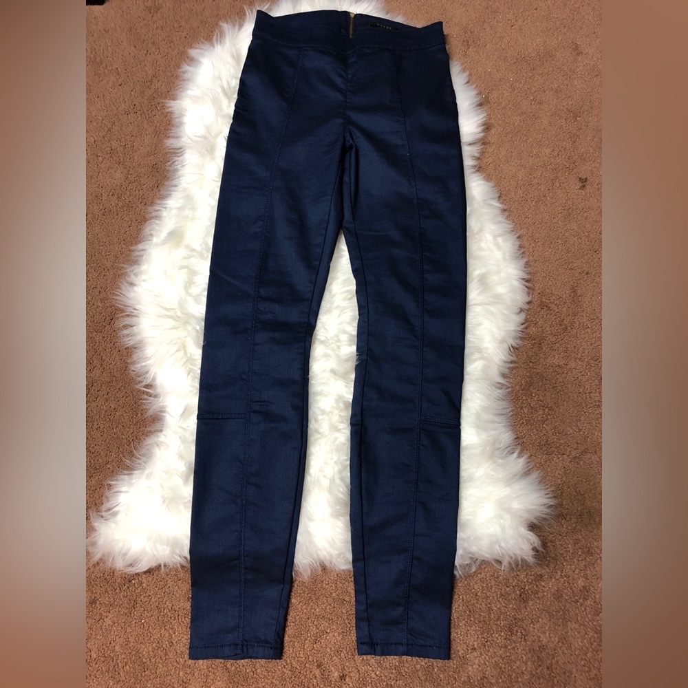 Guess jean leggings with gold colored back zipper